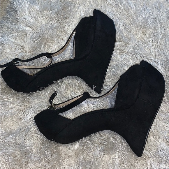 Shoe - Picture 2 of 3